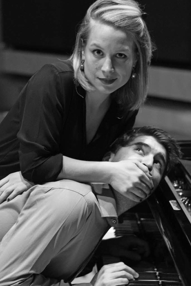 Hier singt nur Theresa Winterer, schei...m Piano, Benedikt Fox, auszudrcken.    | Foto: Veranstalter