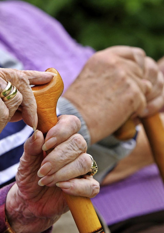 Die Frsorge fr alte Menschen soll um...n Pflegeheim in Kappel ergnzt werden.  | Foto: SYMBOLFOTO: DPA