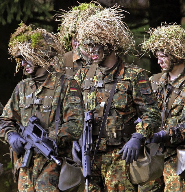 Die Bundeswehr ist nach dem Skandal in Pfullendorf in der Kritik.   | Foto: dpa