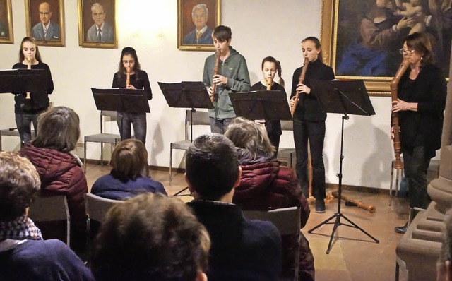 Das Blockfltenensemble der Stadtmusik... Pia Wendel und Elke Beyer-Johannbke.  | Foto: Ilona Hge