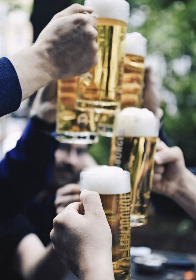 Viel Bier, wenig Flirten und eine sch...h deutsch ist, ist fr jeden anders.    | Foto: Quentin Dr/Freestocks.org/Rita Eggstein/Jala (Photocase.de)/Thomas Kunz (5)