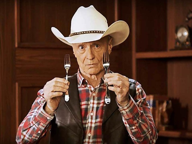 Der Cowboy im Werbespot als John Olive...che Gabel man zu welchem Gang benutzt.  | Foto: Screenshot Trump vs. Truth: Last Week Tonight with John Oliver (HBO)