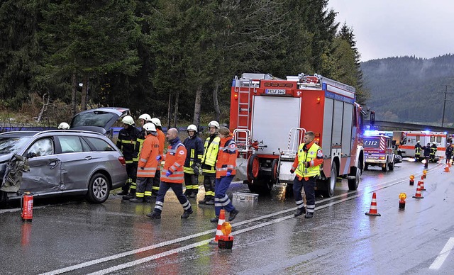 Auf der vielbefahrenen Bundesstrae 31...ie Feuerwehr auch psychisch belasten.   | Foto: Martin Ganz