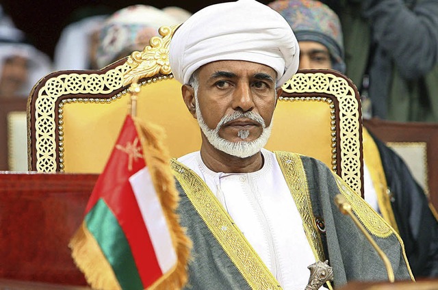 Ein Bild aus besseren Zeiten: Sultan Qabus bin Said  im Jahr 2007 in Katar.   | Foto: dpa