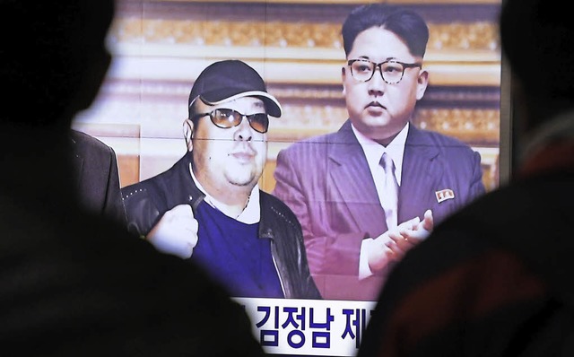 Da lebte er noch: Kim Jong-Nam (links)...ong-Un im sdkoreanischen Fernsehen.    | Foto: dpa