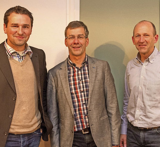 Henning Zillessen (Mitte) verlsst die...ie schulischen Eckdaten  vorgestellt.   | Foto: Wilfried Dieckmann
