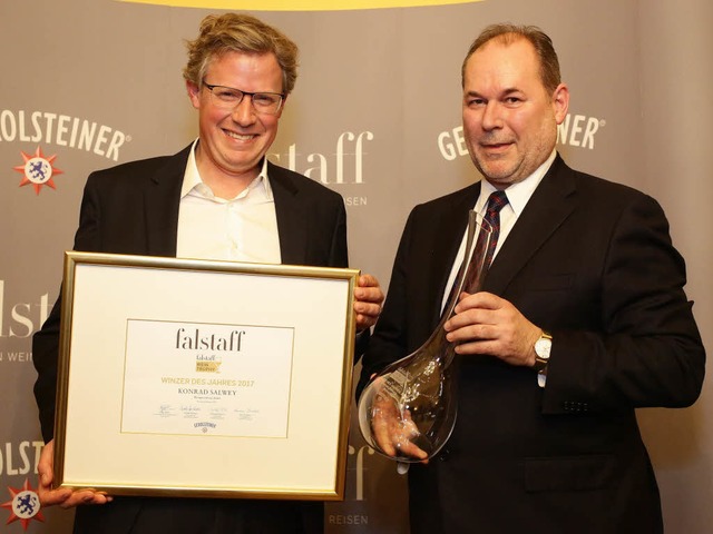 Der Falstaff-Winzer des Jahres, Konrad Salwey mit Laudator Otto Geisel (rechts)  | Foto:  Falstaff/Alois Mller