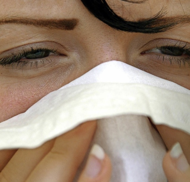 Grippekranke sollten ins Bett, nicht ans Lenkrad.   | Foto: dpa