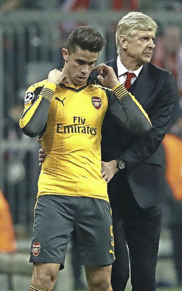 Schlechter Wechsel: Arsenal-Coach Weng...echts)  bringt Gabriel fr Koscielny.   | Foto: afp