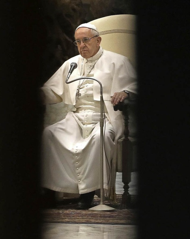 Im Visier der Traditionalisten: Papst Franziskus  | Foto: dpa