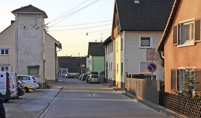 Die Heerstrae in Wyhl wird saniert. D... einen Pflasterbelag mit Mittelrinne.   | Foto: Wendel