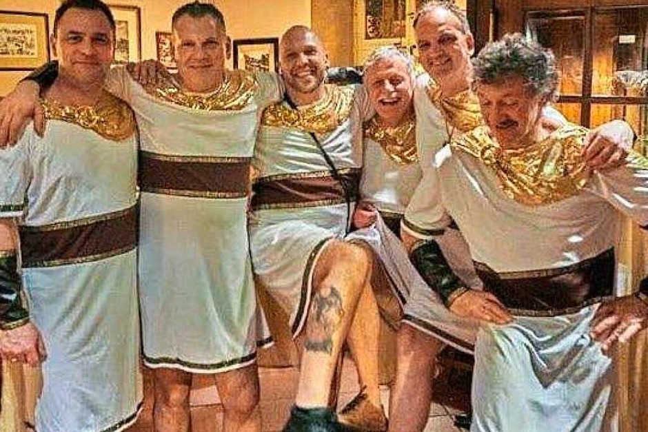 Adonis wäre neidisch: Die Herren des Elferrats Dierk Knoblauch, Oliver Neidhardt, Marcus Gerd, Dieter Kosmac, Ralf Malnati und Johannes Böhler (von links) wussten die Wiiber zu begeistern. Adonis wäre neidisch: Die Herren des Elferrats Dierk Knoblauch, Oliver Neidhardt, Marcus Gerd, Dieter Kosmac, Ralf Malnati und Johannes Böhler (von links) wussten die Wiiber zu begeistern.