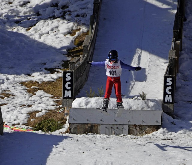 Mit Alpinski ging es ber den Bakken, ...te gesprungene Weite betrug 16 Meter.  | Foto: Christiane Sahli