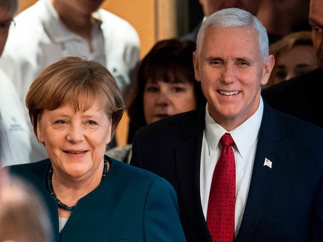 Bundeskanzlerin Angela Merkel und US-V...bei der Mnchner Sicherheitskonferenz.  | Foto: dpa