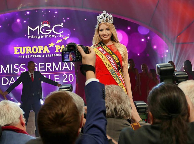 Im Blitzlichtgewitter: die neue Miss Germany Soraya Kohlmann  | Foto: Christian Kramberg