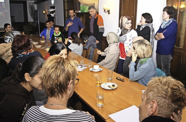 Bei einem Treffen im Caf Vielfalt kon... und Angebote der Vereine informieren.  | Foto: Roland Gutjahr