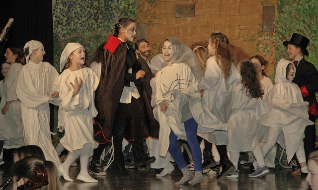 Der Weiler Kinderchor und ein Ensemble...de auf Schloss Eulenstein&#8220; auf.   | Foto: Ounas-Krusel