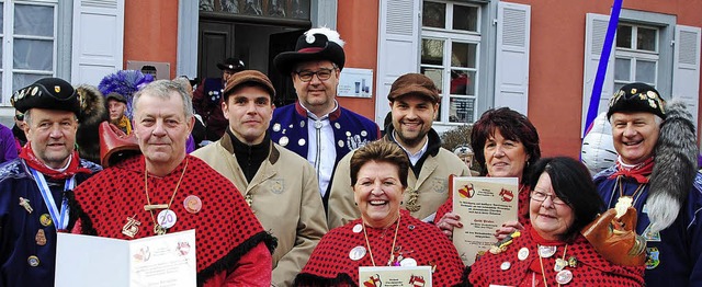 Narrenmeister Klaus-Peter Klein (recht...idi Probst und Ute Stief (von links).   | Foto: Sedlak