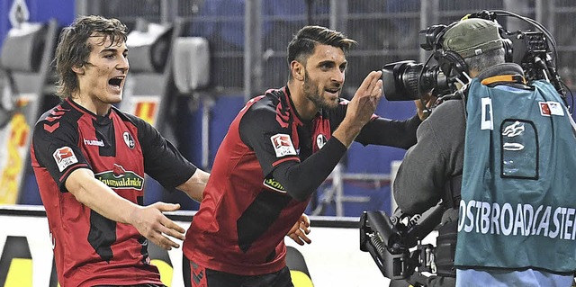 Verschlsselte Botschaften: Vincenzo G...Caglar Sync Glckwnsche berbringt  | Foto: Bimmer