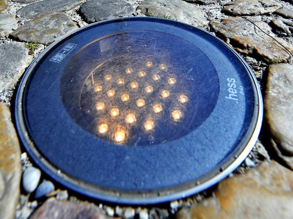 Nur wenige Jahre haben die LED-Strahler gehalten.  | Foto: Michael Bamberger
