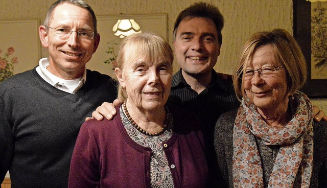 Treue Mitglieder (von links): Frank Ph...(25 Jahre) und Heike Menne (30 Jahre)   | Foto: Horatio Gollin