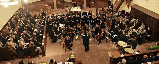 Das Vokalensemble Cantamus erffnete mit Orchesterbegleitung den Gottesdienst.   | Foto: Wolfgang Knstle