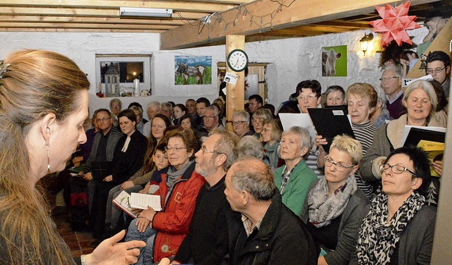 Gro war der Andrang beim besonderen G...inem umgebauten Kuhstall in Raitbach.   | Foto: Edgar Steinfelder