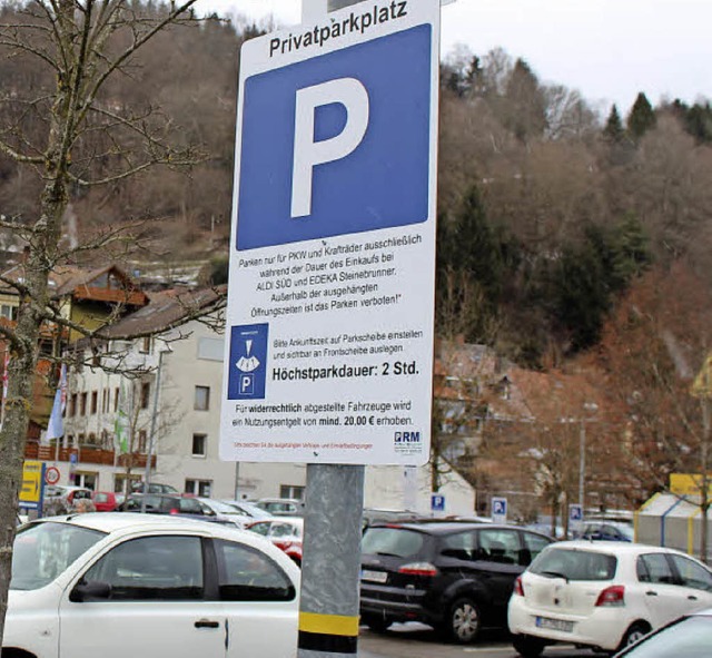 Die Parkplatznot erfordert in Zell Ls...aumbewirtschaftung in der Innenstadt.   | Foto: Jacob