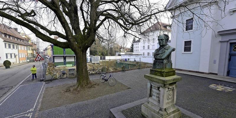 Alter Andlau Brunnen Ersetzt Das Alban Stolz Denkmal Vor Der