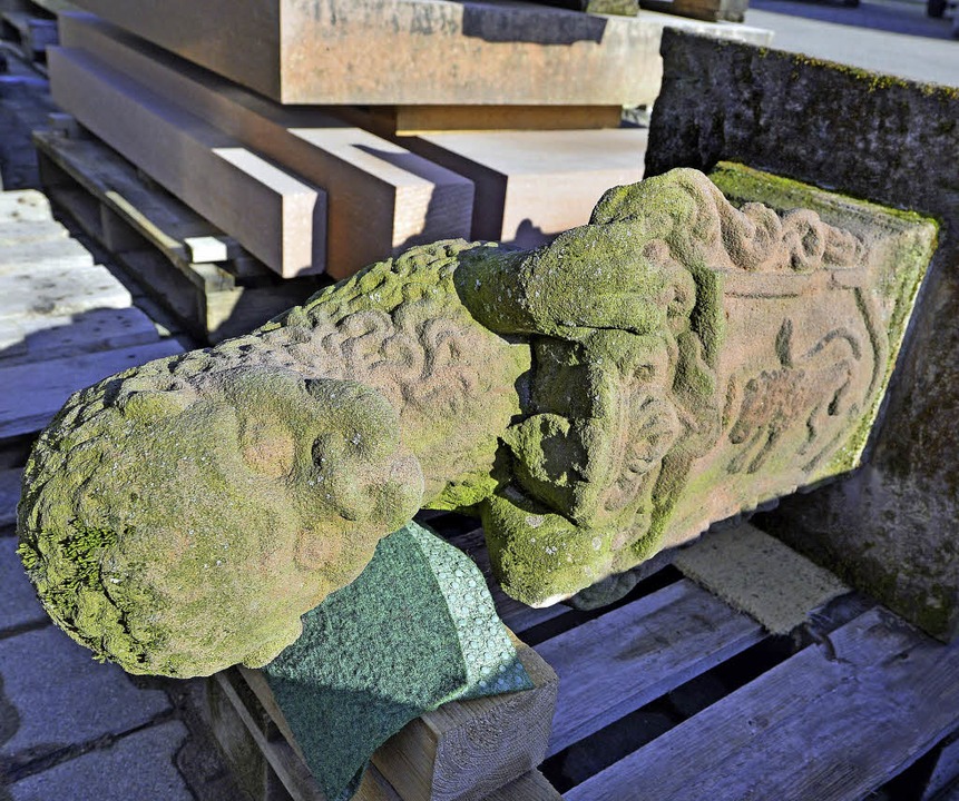 Alter Andlau Brunnen Ersetzt Das Alban Stolz Denkmal Vor Der