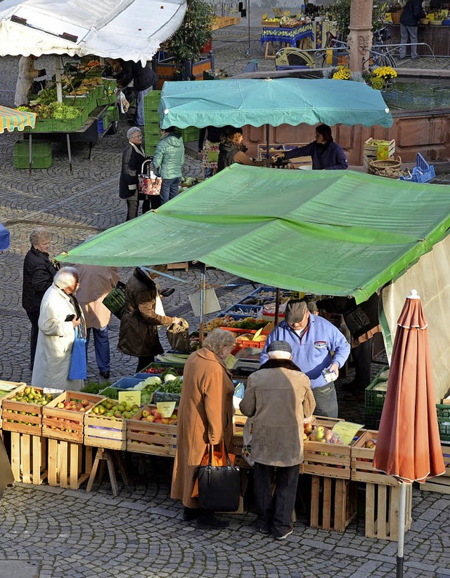 Der Wochenmarkt ist ein geschtztes Angebot.  | Foto: Gerhard Walser