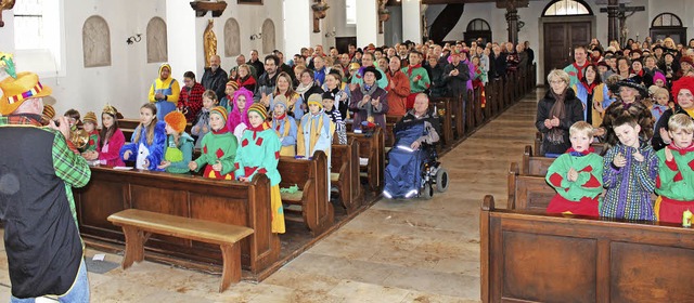 Die Kirchenbesucher im Fasneths, die ... einem Trompetensolo bereichert wurde.  | Foto: Christa Maier