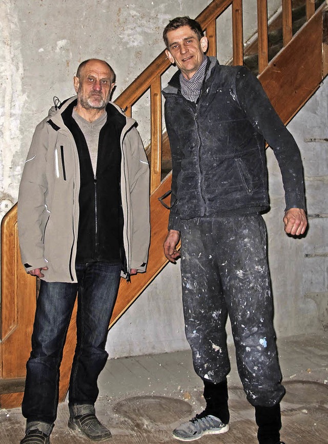 Johann und Vitali Resch (v.l.) haben m...ehemaligen Gasthaus Hirschen begonnen.  | Foto: Jutta Schtz