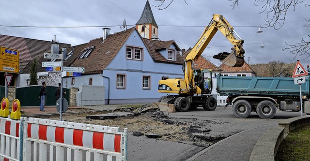 Sasbach. Mit den Sanierungsarbeiten um den Lwenplatz wurde begonnen.  | Foto: Roland Vitt