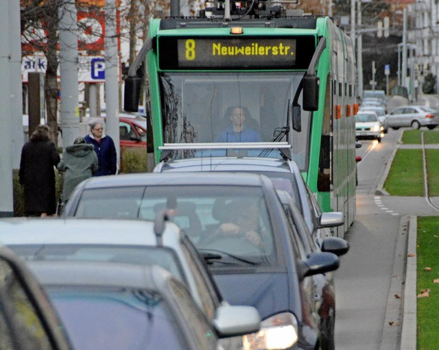 Tram 8 im Weiler Stau   | Foto: Lauber