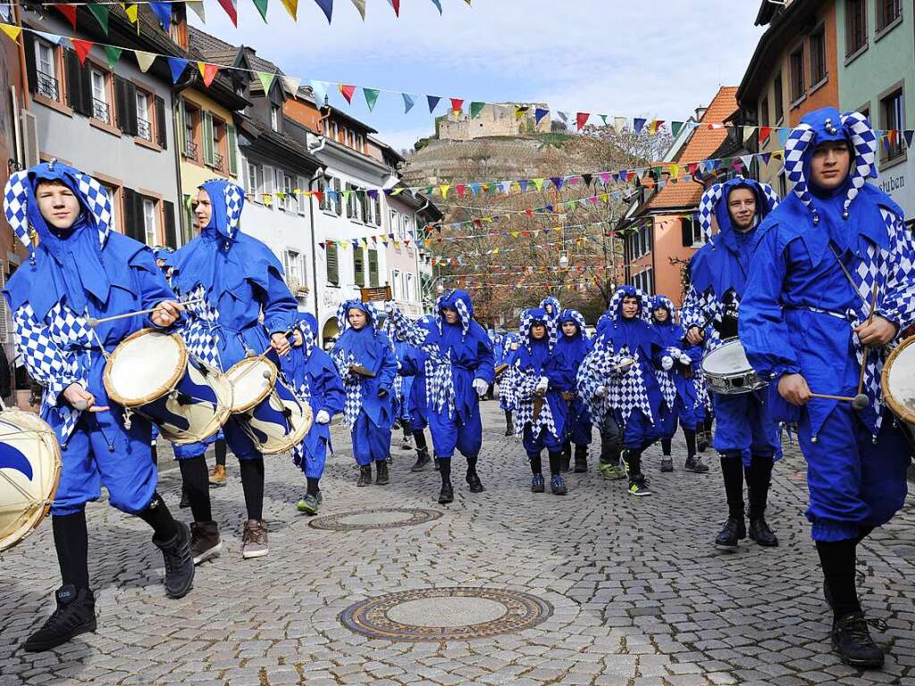 Die Schelmenschule marschiert