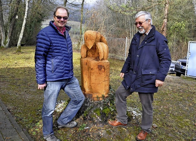 Werner Leber (links) und Karl Bausch, ... Grundlagen der Imkerei weitergeben.    | Foto: Bingold