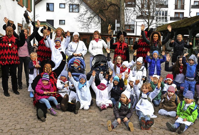 Im kleinen Waldkircher Stadtteil Sugge...ondern auch mit dem Narrenbaumstellen.  | Foto: Karin Hei