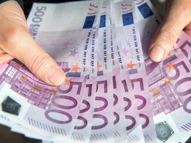 Was soll der Staat mit den vielen Euro tun, die er brig hat?   | Foto: M.Schuppich (FOTOLIA.COM)