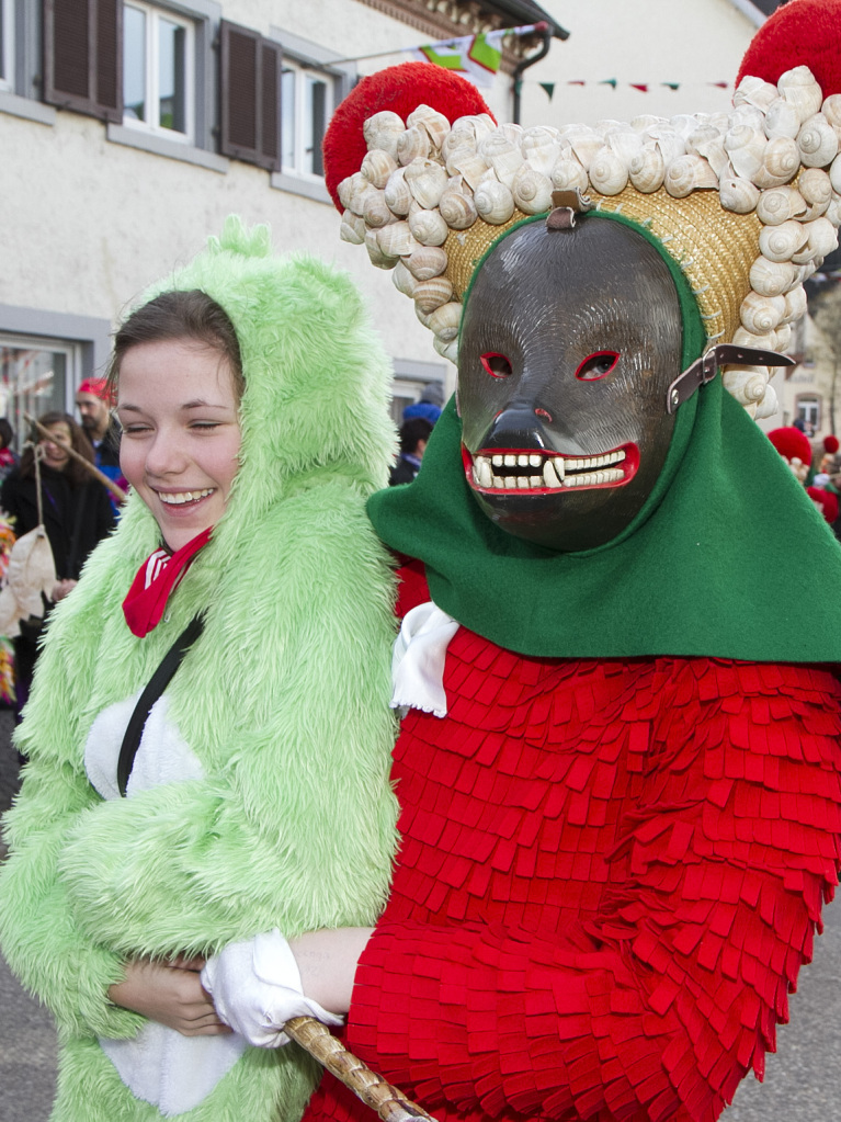 Hemdglunker gibt es am Schmutzige Dunschdig in Elzach nicht, aber einen schnen bunten Schuttigumzug, bei dem auch viele andere Kostmgruppen mitlaufen.