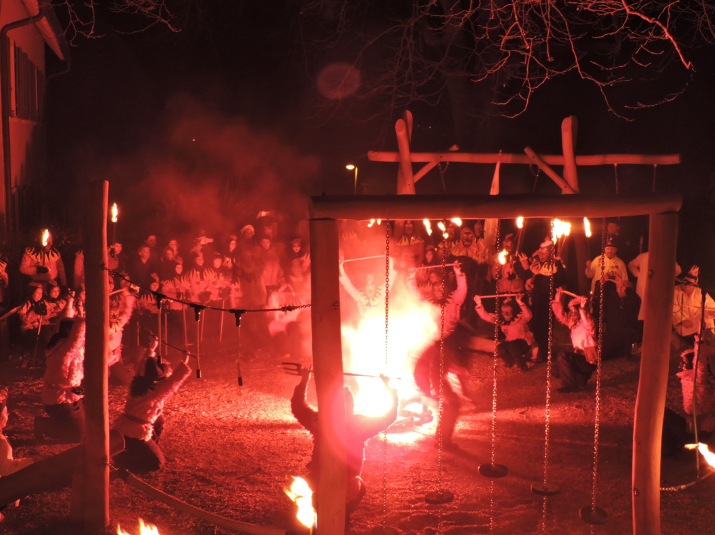 Am Schulzenloch in Kollnau wurden die Feuerteufel bei Feuerwerk aus dem Wald gerufen.