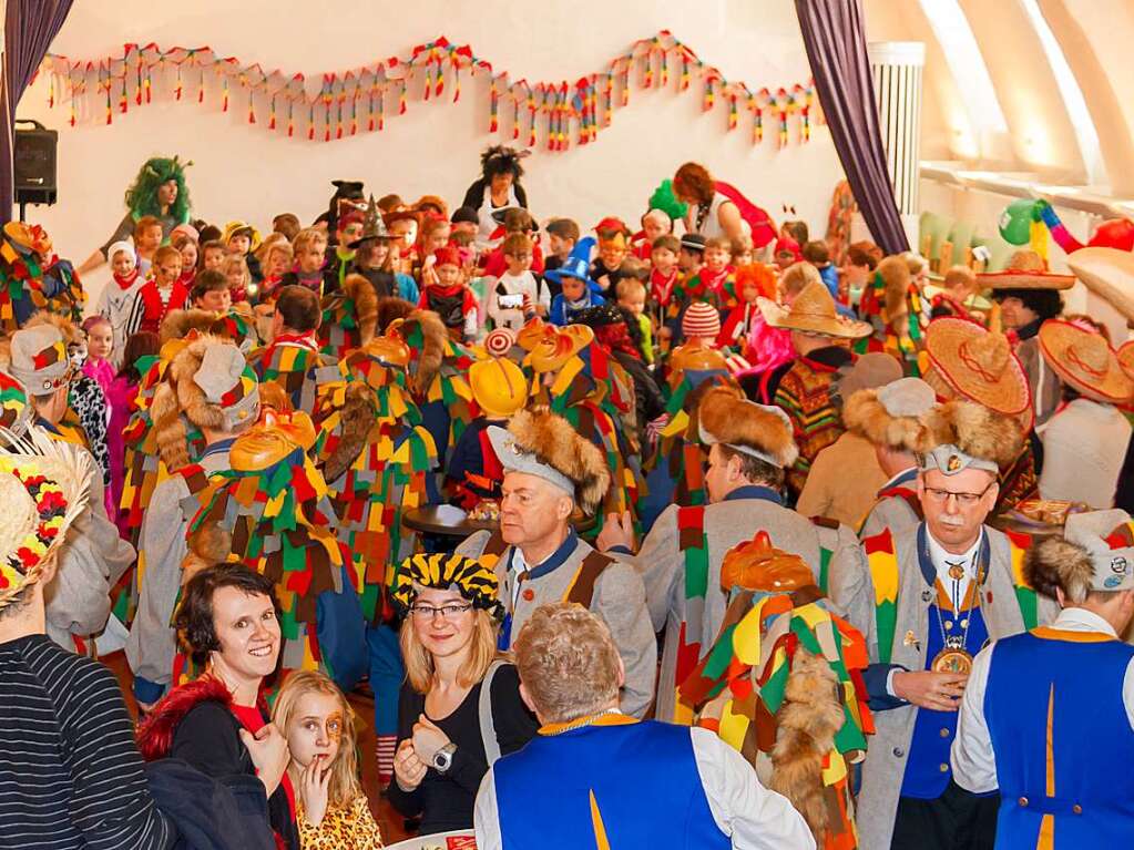 Buntes Treiben herrschte bei den Kindergarten-Kindern im Pfarrsaal.