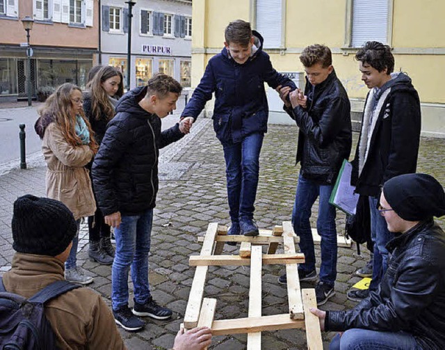 Balanceakt auf der Da-Vinci-Brcke  | Foto: KP