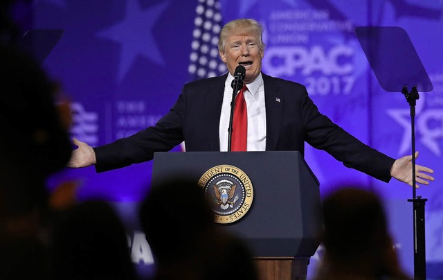 Wie im Wahlkampf: Donald Trump spricht auf der CPAC.   | Foto: AFP