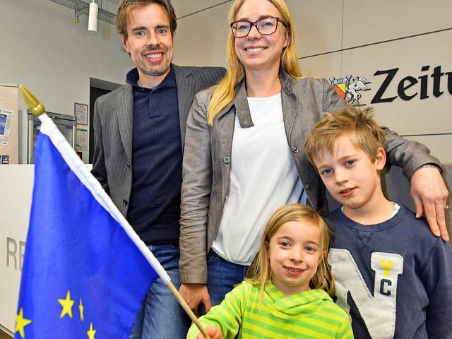 Sie zeigen Flagge: Lionel und Katja Macor mit Marie und Raphael.  | Foto: Michael Bamberger
