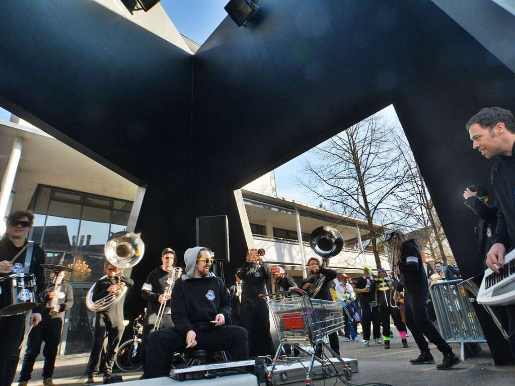 Ganz Lrrach kam bei der Lasser-Gugge-Explosion in Fasnachtsstimmung.