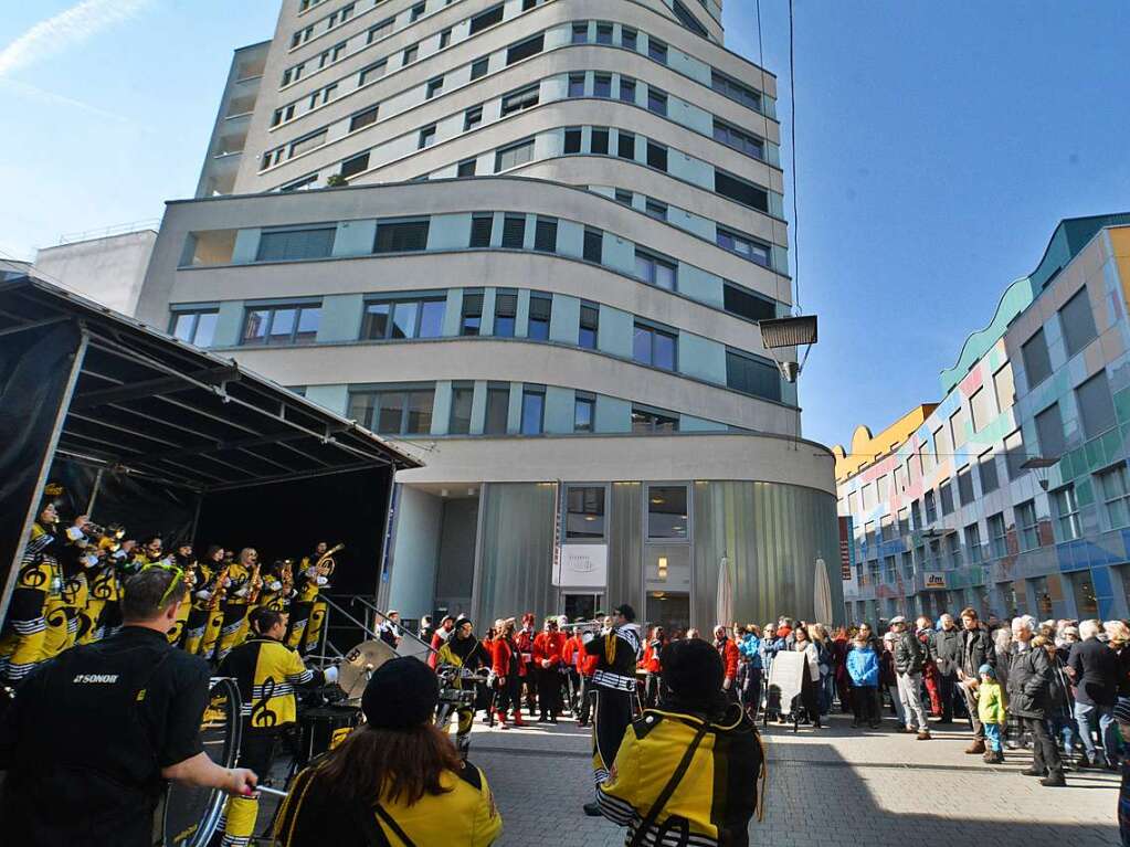 Ganz Lrrach kam bei der Lasser-Gugge-Explosion in Fasnachtsstimmung.