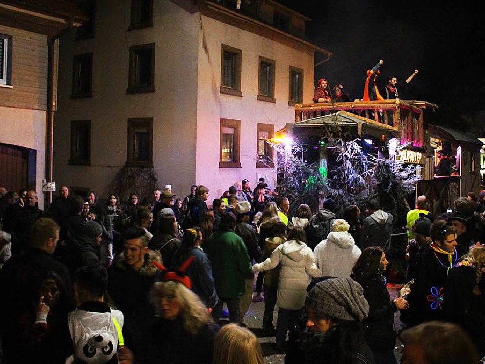 Der Nachtumzug in Maulburg mit seinen ... 8000 Zuschauerinnen und Zuschauer an.  | Foto: Anja Bertsch