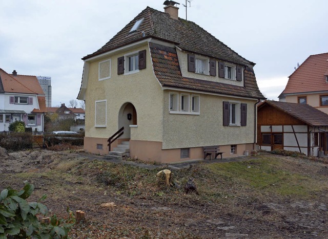 Dieses Haus soll durch einen Neubau mit 14 Wohnungen ersetzt  werden.   | Foto: Lauber