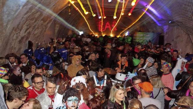 Groe Endinger Schnurrnacht mit vielen maskierten Gruppen.  | Foto: Hans-Peter Ziesmer